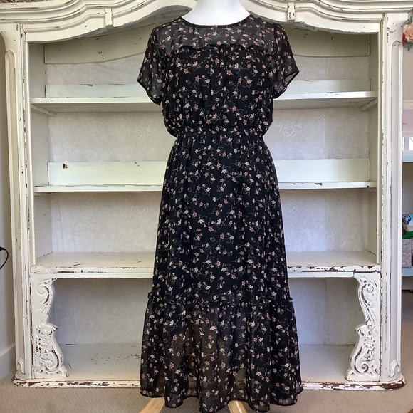 Romantic Floral Dress - Picture 9 of 9